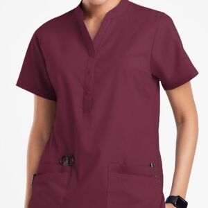 Buttersoft stretch women’s 6 pocket mandarin collar scrub top size small